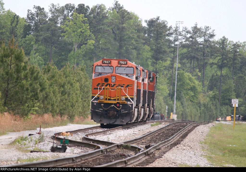 BNSF 7927 leads